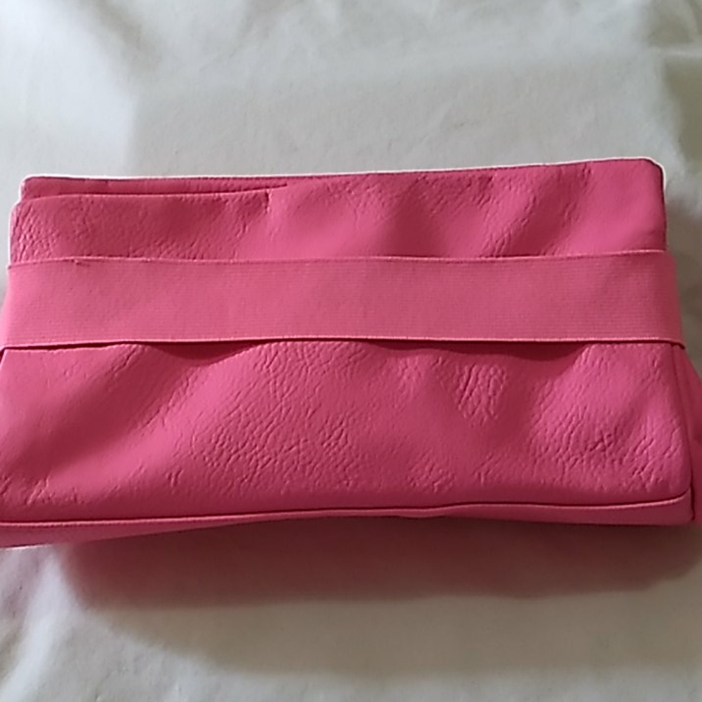 Victoria's Secret Essentials Bag - Picture 3 of 4